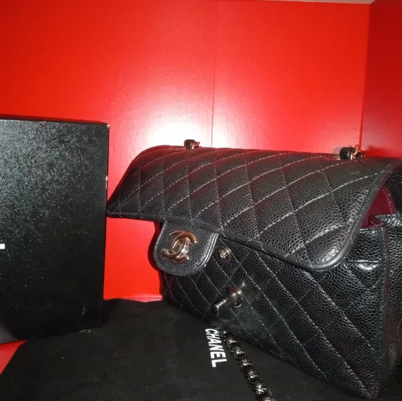 Authentic chanel bag - Picture 13 of 16